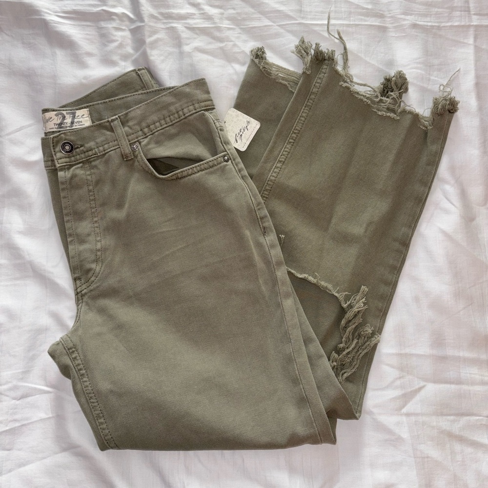 ✨NWT We the Free Womens Green Distressed Destroyed Jeans Denim